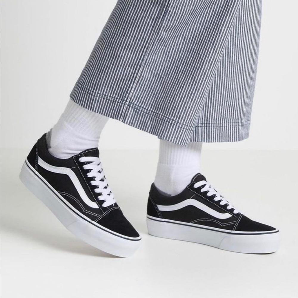 Vans womens old school VN0A3B3UY28 classic style one platform black and white